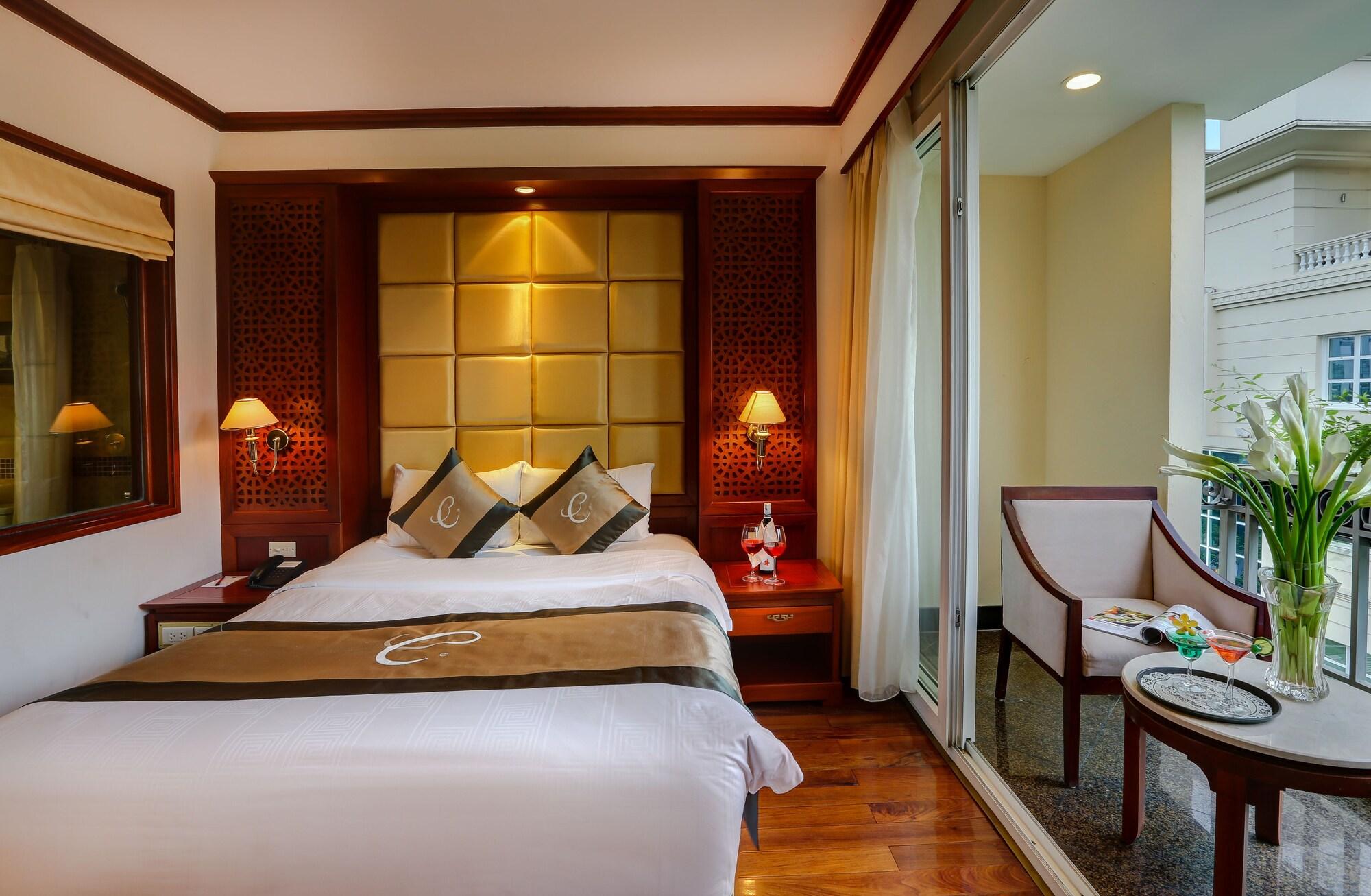 Conifer Boutique Hotel Hanoi Buitenkant foto