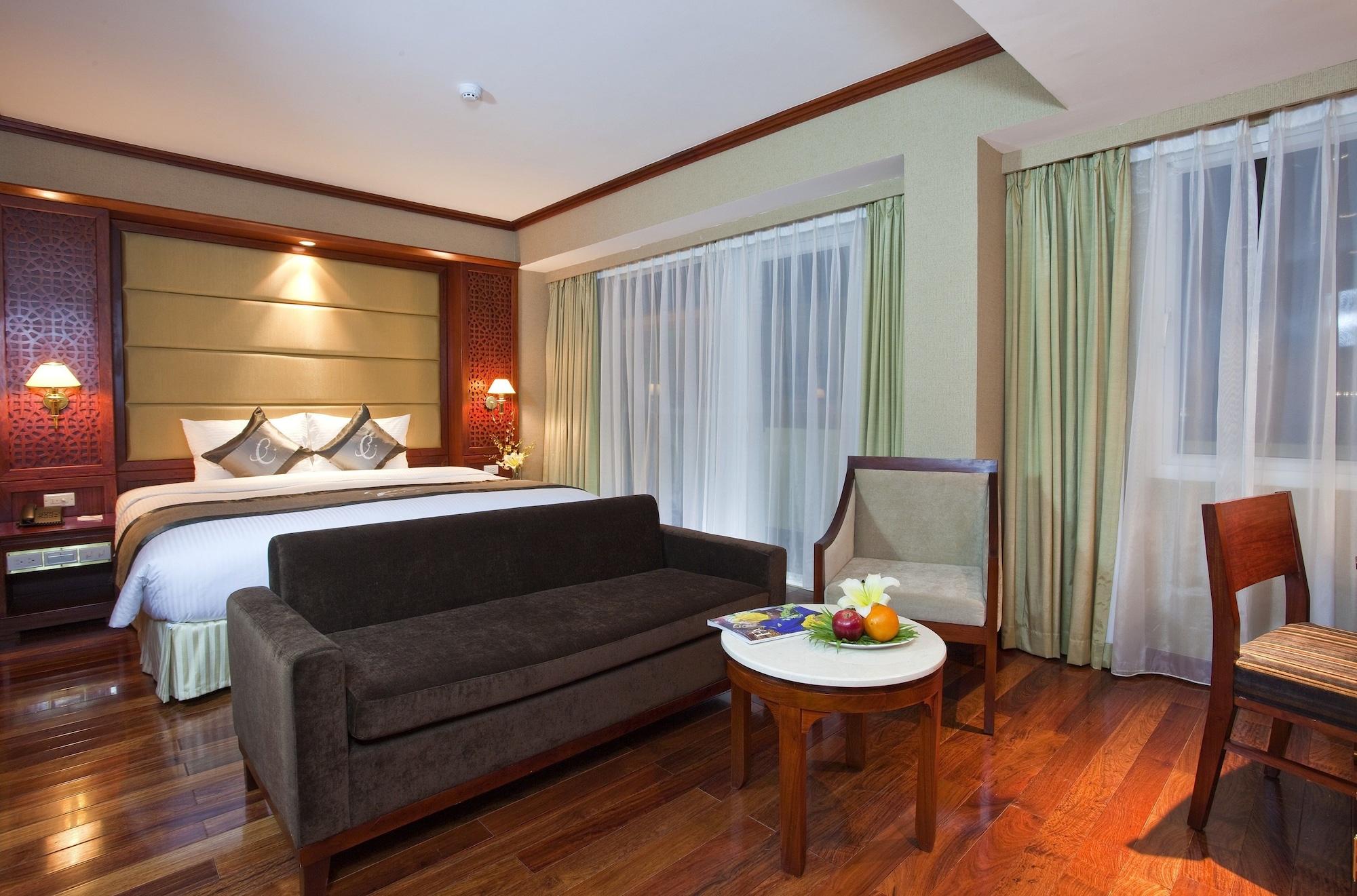 Conifer Boutique Hotel Hanoi Buitenkant foto