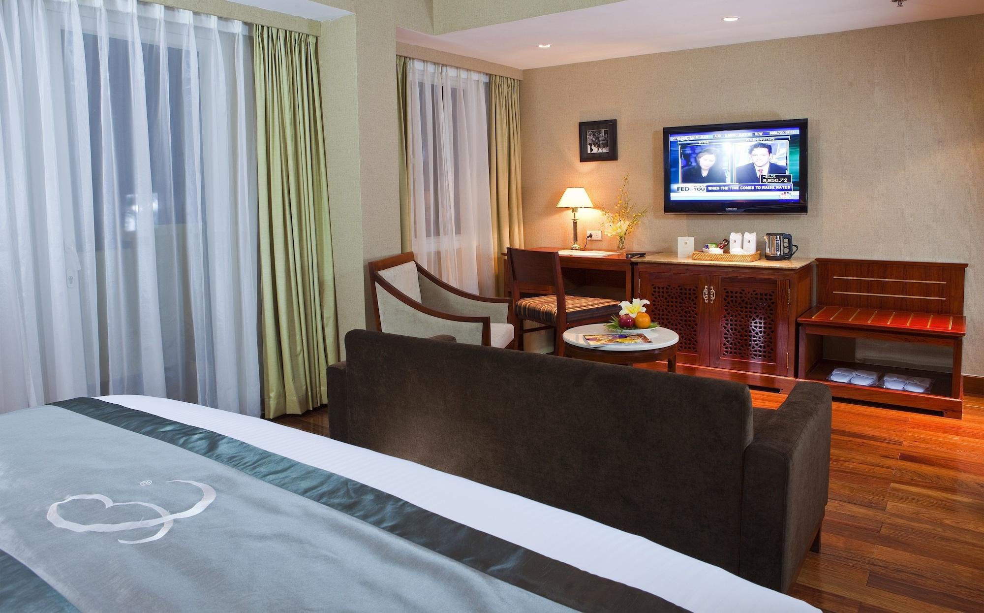 Conifer Boutique Hotel Hanoi Buitenkant foto