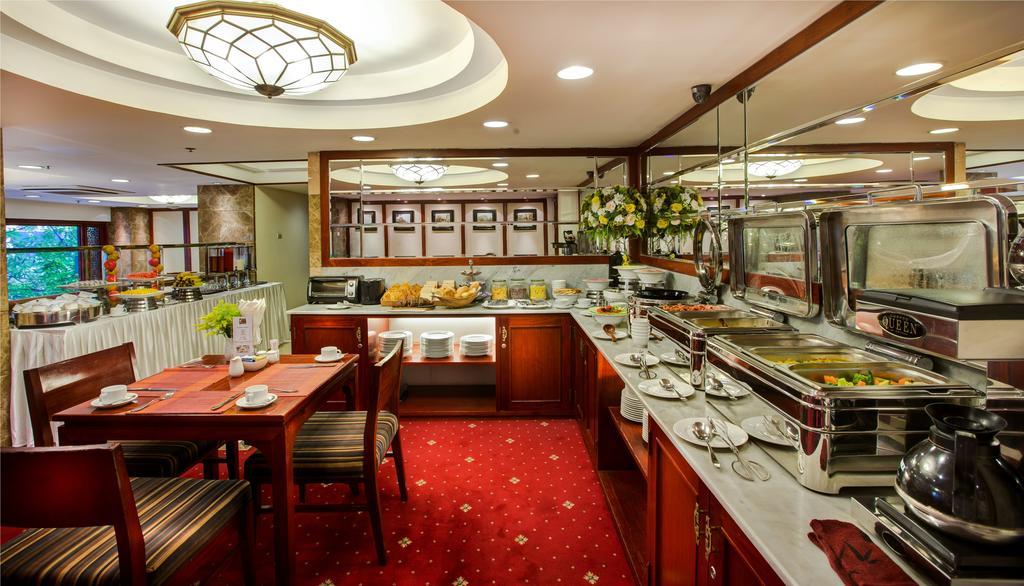 Conifer Boutique Hotel Hanoi Buitenkant foto