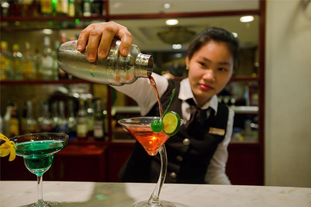Conifer Boutique Hotel Hanoi Buitenkant foto