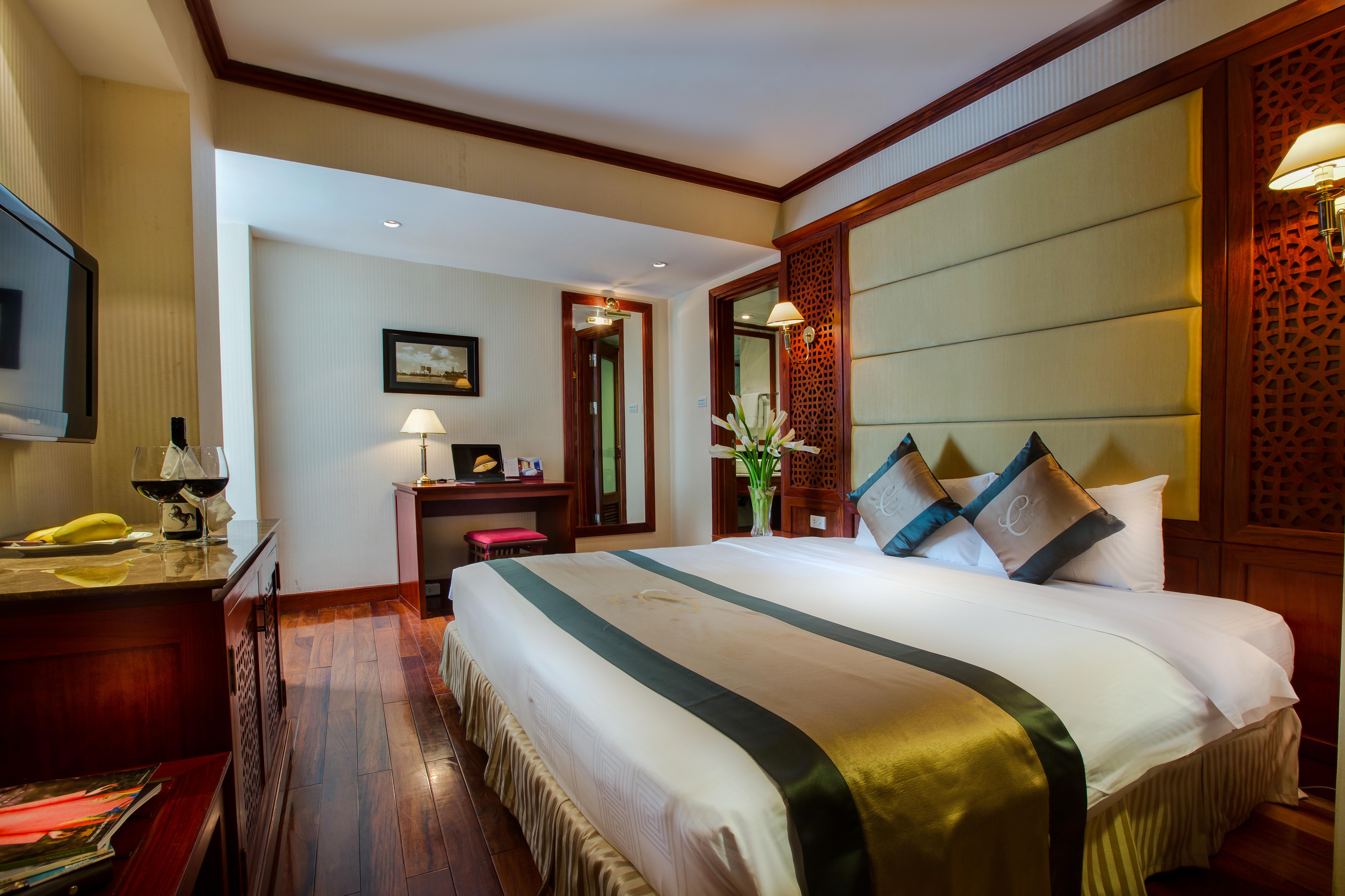 Conifer Boutique Hotel Hanoi Buitenkant foto