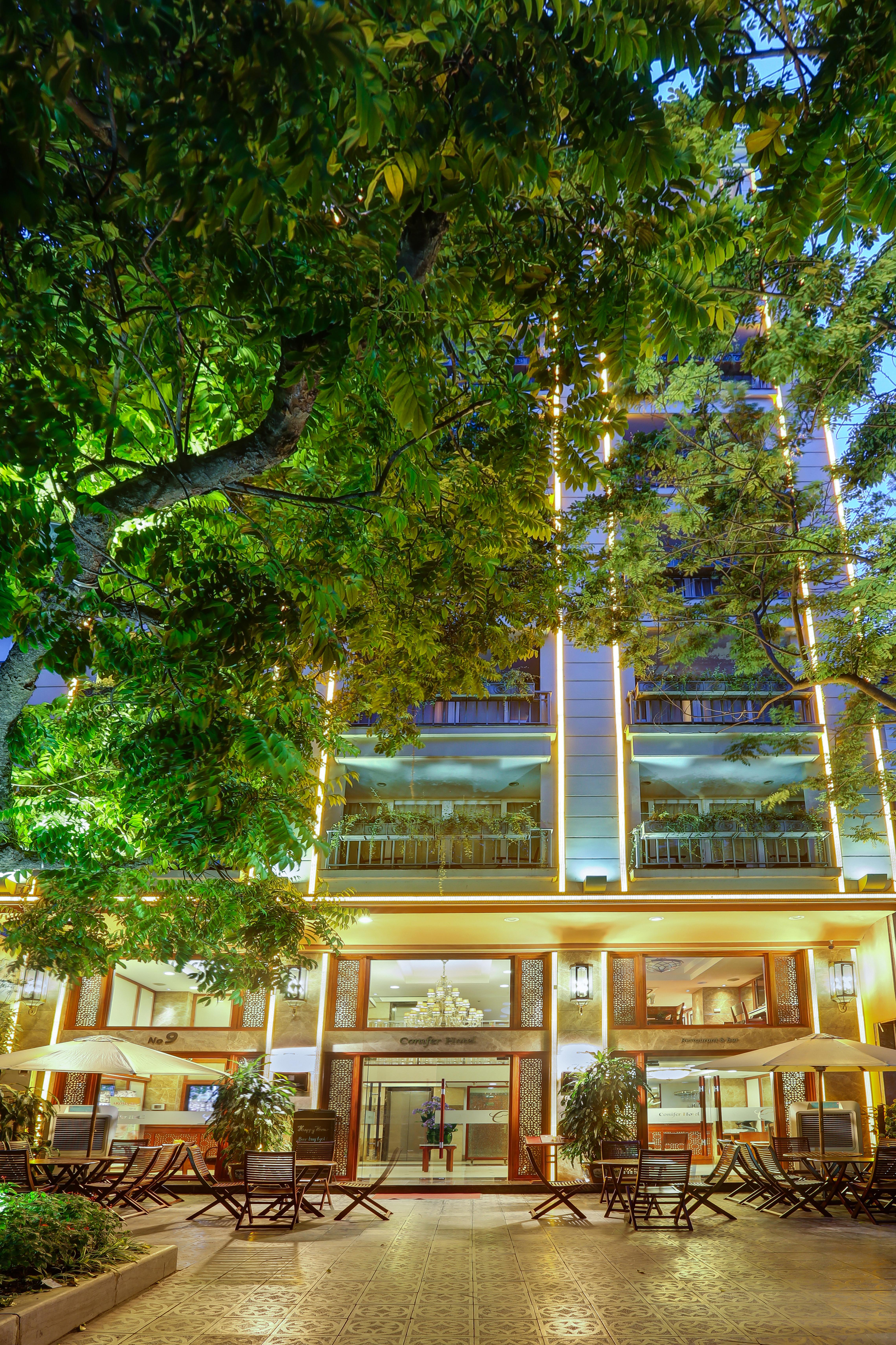 Conifer Boutique Hotel Hanoi Buitenkant foto