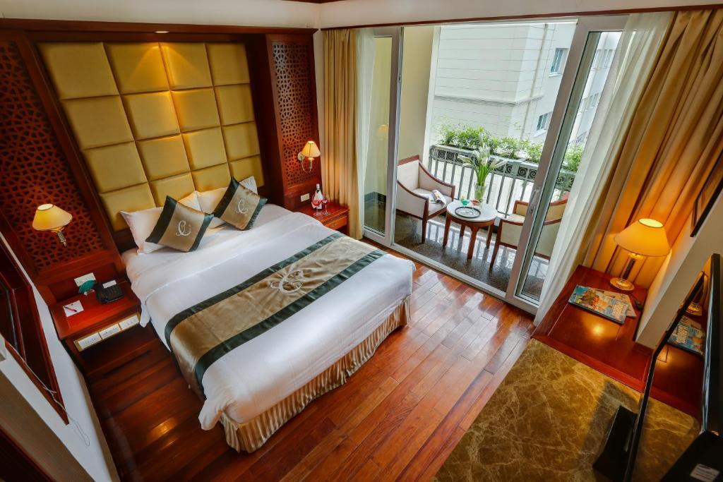 Conifer Boutique Hotel Hanoi Buitenkant foto