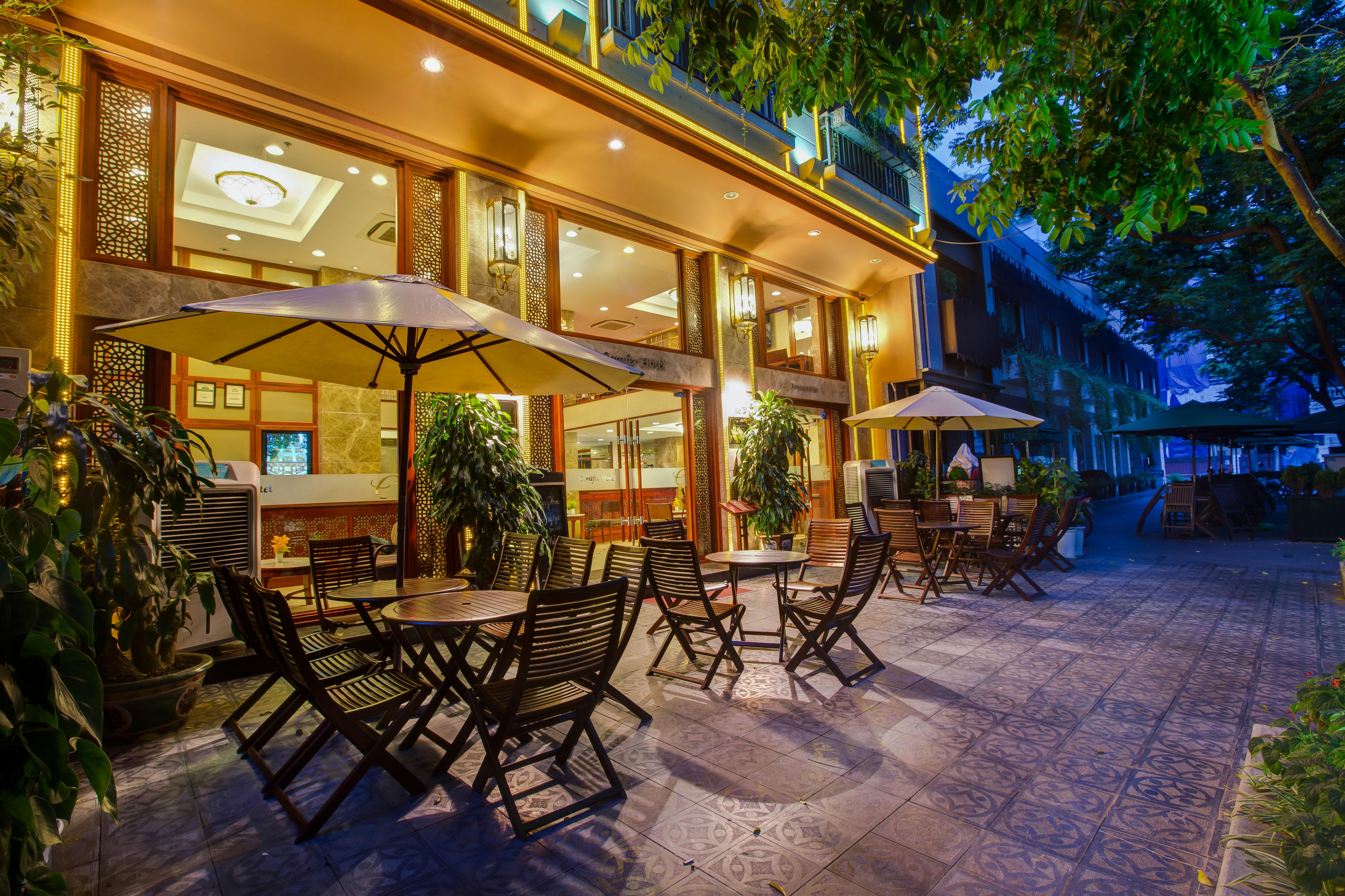 Conifer Boutique Hotel Hanoi Buitenkant foto