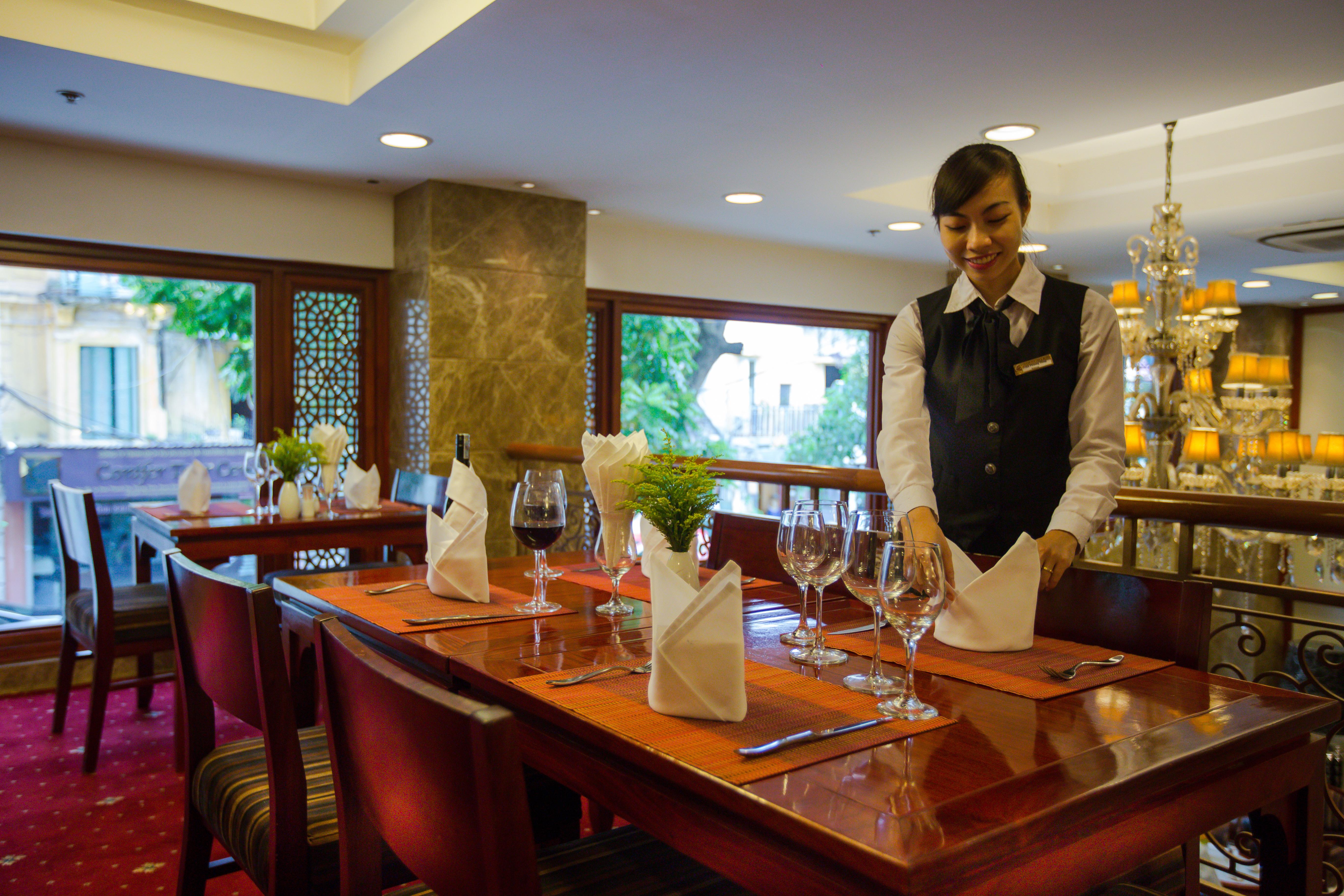 Conifer Boutique Hotel Hanoi Buitenkant foto