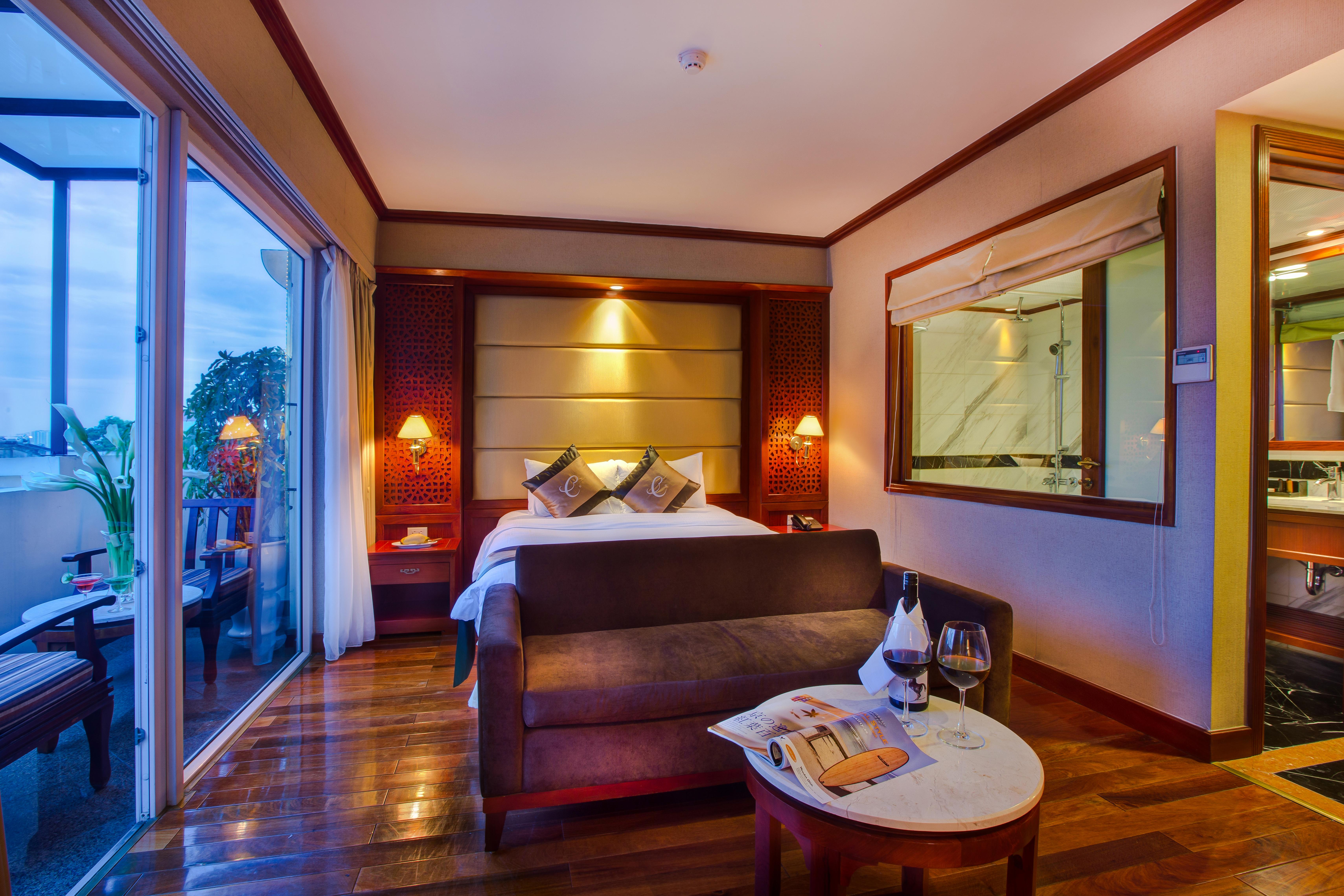 Conifer Boutique Hotel Hanoi Buitenkant foto