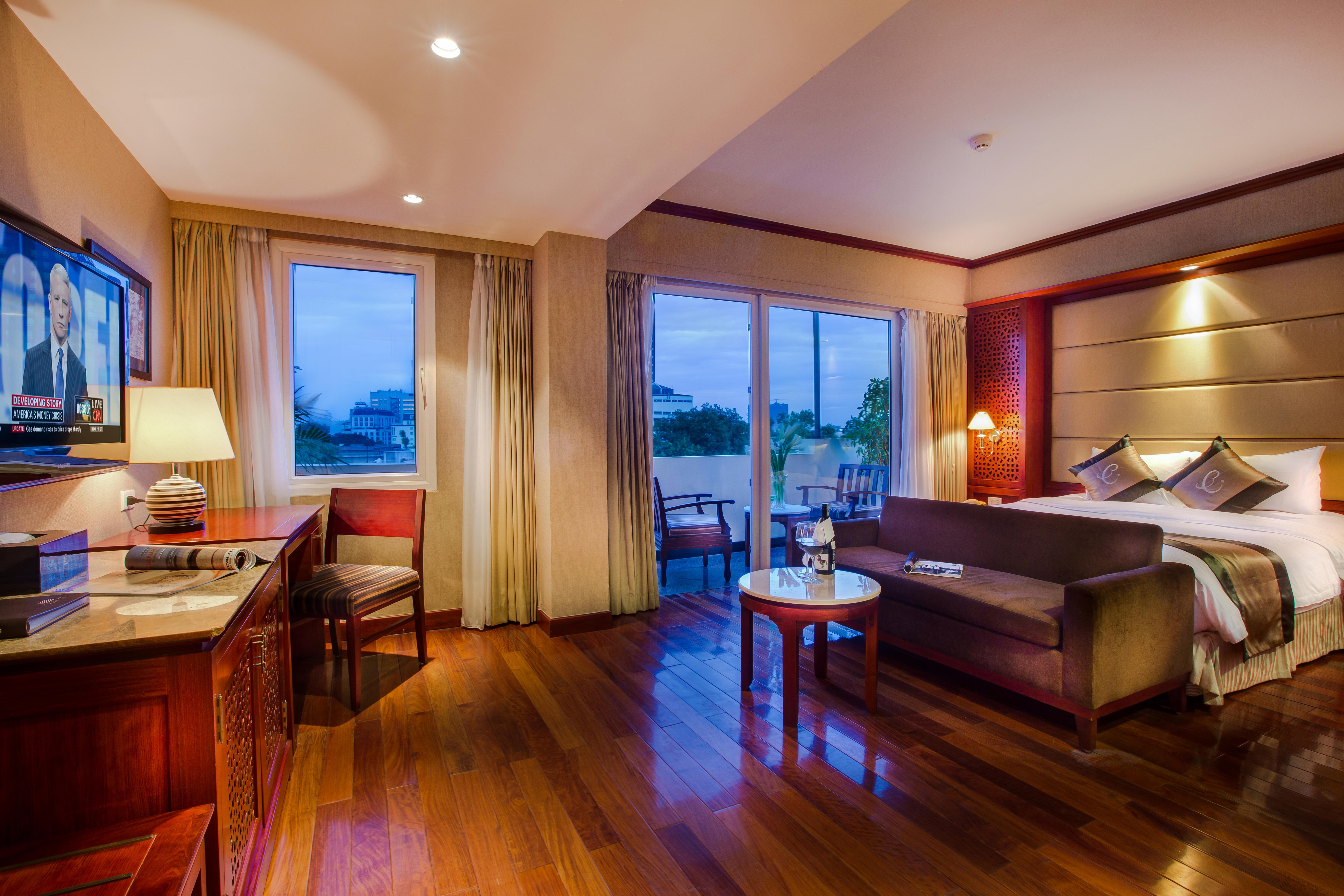 Conifer Boutique Hotel Hanoi Buitenkant foto