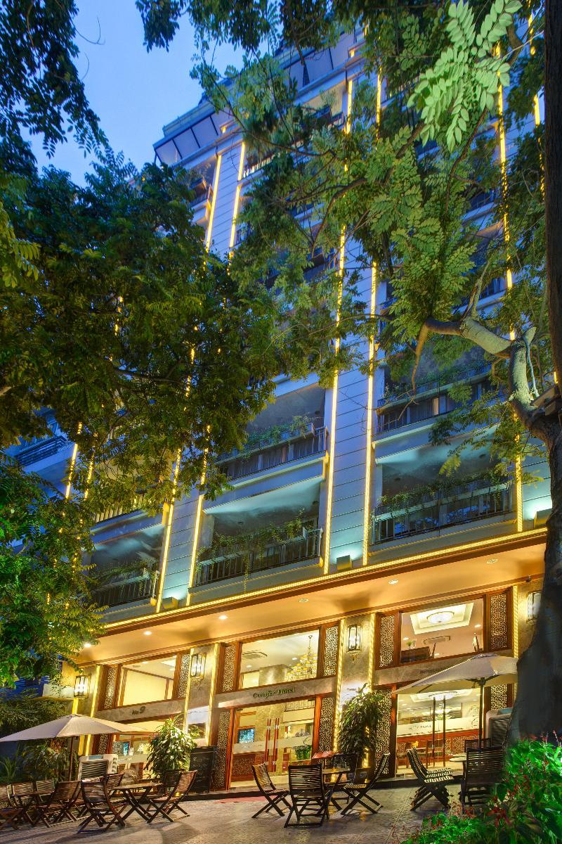 Conifer Boutique Hotel Hanoi Buitenkant foto