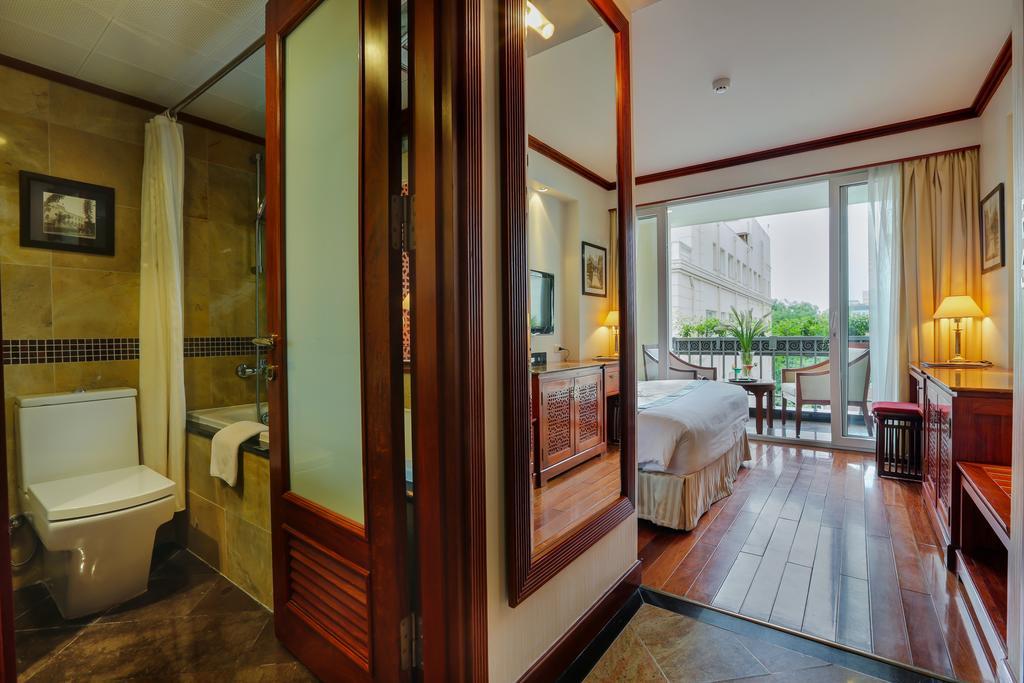 Conifer Boutique Hotel Hanoi Buitenkant foto