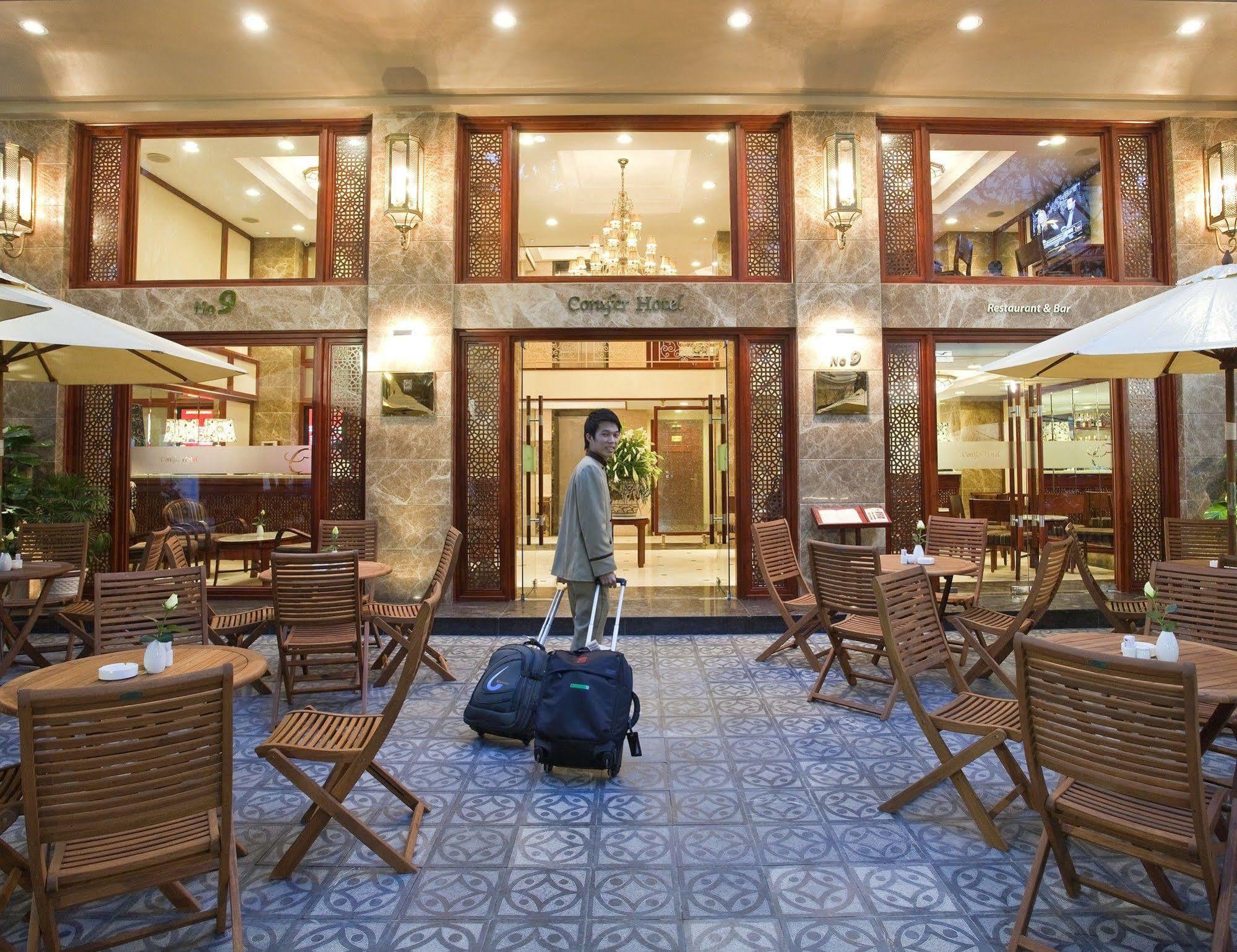 Conifer Boutique Hotel Hanoi Buitenkant foto
