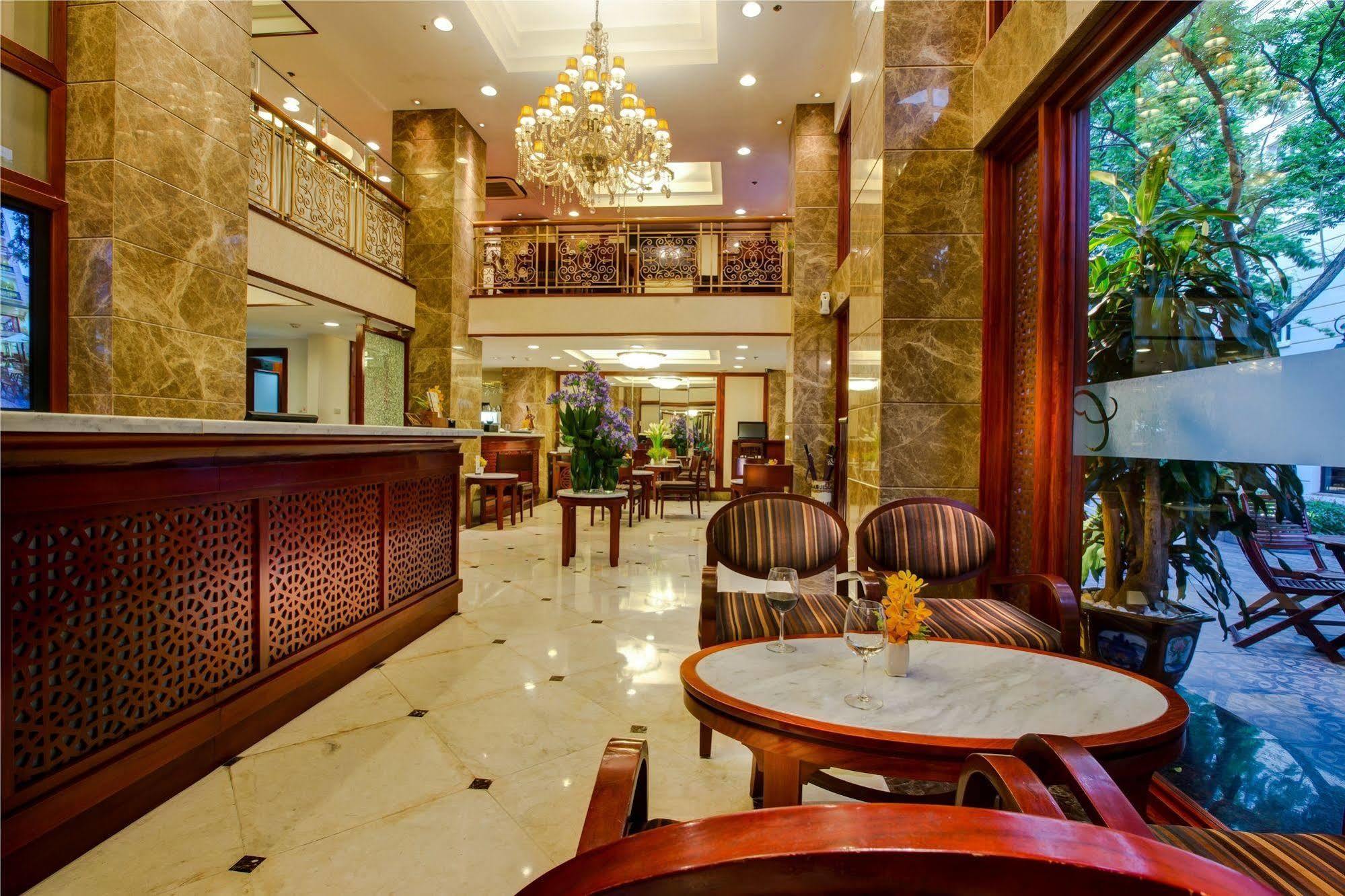 Conifer Boutique Hotel Hanoi Buitenkant foto