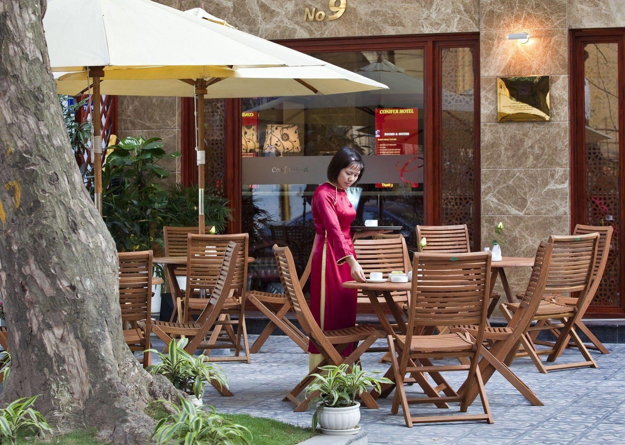 Conifer Boutique Hotel Hanoi Buitenkant foto